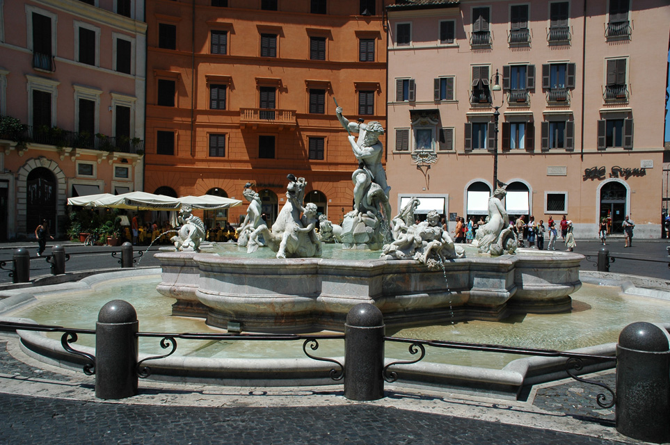 Piazza Navona, Rome, Italy / FCO Rome Piazza Navona small fountain